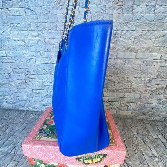 Tory Burch Blue Quilted Leather Alexa Tote - Picture 4 of 16